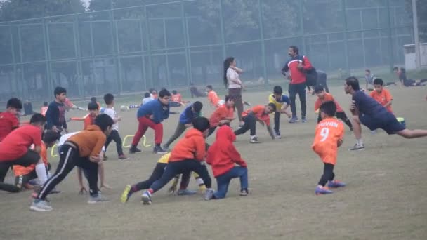 New Delhi India July 2018 Little Footballers Local Football Team — стоковое видео