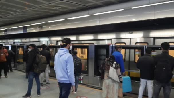 Yeni Delhi Hindistan Ocak 2022 Delhi Metro Istasyonunun Görüntüsü Yüz — Stok video