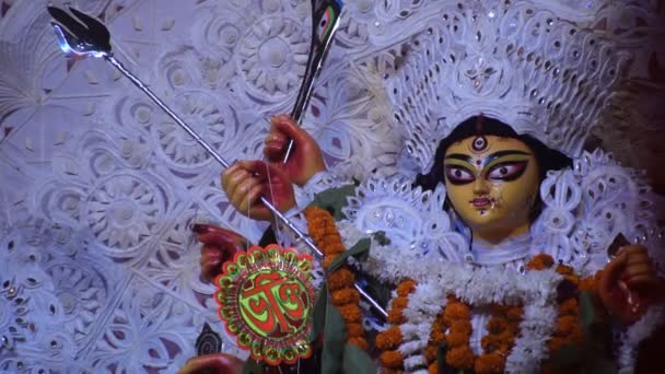 南コルカタ ドゥルガ プジョー ドゥルガ プジョー アイドル インド最大のヒンズー教祭りで伝統的な外観を持つドゥルガ女神 — ストック動画