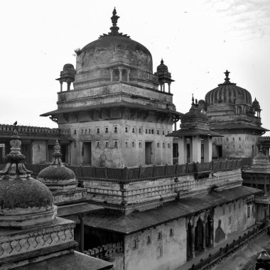 Orchha, Madhya Pradesh, Hindistan, Jahangir Mahal veya Orchha Sarayı Orchha 'da bulunan bir kale ve garnizondur. Madhya Pradesh. Hindistan, Hindistan Arkeolojik Alanı Siyah Beyaz