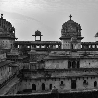 Orchha, Madhya Pradesh, Hindistan, Jahangir Mahal veya Orchha Sarayı Orchha 'da bulunan bir kale ve garnizondur. Madhya Pradesh. Hindistan, Hindistan Arkeolojik Alanı Siyah Beyaz
