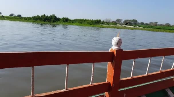 Pemandangan Sungai Yamuna Dari Perahu Pada Hari Itu Vrindavan Kuil — Stok Video