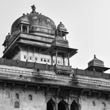 Orchha, Madhya Pradesh, Hindistan, Jahangir Mahal veya Orchha Sarayı Orchha 'da bulunan bir kale ve garnizondur. Madhya Pradesh. Hindistan, Hindistan Arkeolojik Alanı Siyah Beyaz