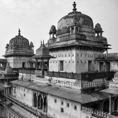 Orchha, Madhya Pradesh, Hindistan, Jahangir Mahal veya Orchha Sarayı Orchha 'da bulunan bir kale ve garnizondur. Madhya Pradesh. Hindistan, Hindistan Arkeolojik Alanı Siyah Beyaz