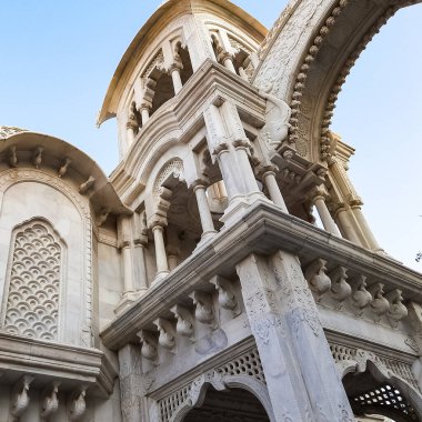 ISKON Tapınağı Vrindavan, Hindistan, Sri Krishna Balaram Mandir, Uttar Pradesh eyaletinin kutsal şehri Vrindavan 'da bulunan bir Gaudiya Vaishnava tapınağıdır.