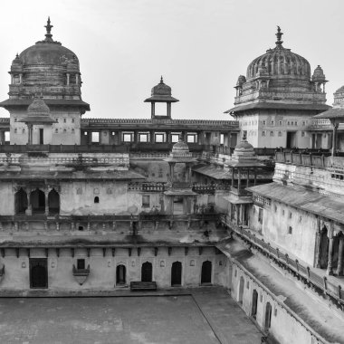 Orchha, Madhya Pradesh, Hindistan, Jahangir Mahal veya Orchha Sarayı Orchha 'da bulunan bir kale ve garnizondur. Madhya Pradesh. Hindistan, Hindistan Arkeolojik Alanı Siyah Beyaz