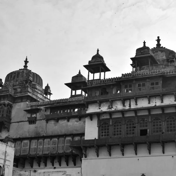 位于印度中央邦奥尔恰的贾汉吉尔 马哈尔 Orchha Fort 位于奥尔恰的贾汉吉尔 马哈尔 Jahangir Mahal 或奥尔恰宫 Orchha — 图库照片