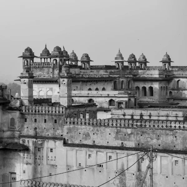 位于印度中央邦奥尔恰的贾汉吉尔 马哈尔 Orchha Fort 位于奥尔恰的贾汉吉尔 马哈尔 Jahangir Mahal 或奥尔恰宫 Orchha — 图库照片