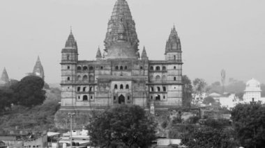 Orchha, Madhya Pradesh, Hindistan, Jahangir Mahal veya Orchha Sarayı Orchha 'da bulunan bir kale ve garnizondur. Madhya Pradesh. Hindistan, Hindistan Arkeolojik Alanı Siyah Beyaz
