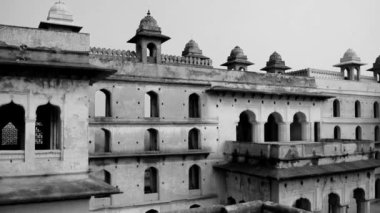 Orchha, Madhya Pradesh, Hindistan, Jahangir Mahal veya Orchha Sarayı Orchha 'da bulunan bir kale ve garnizondur. Madhya Pradesh. Hindistan, Hindistan Arkeolojik Alanı Siyah Beyaz