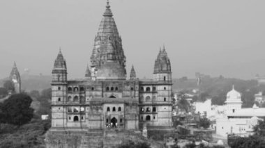 Orchha, Madhya Pradesh, Hindistan, Jahangir Mahal veya Orchha Sarayı Orchha 'da bulunan bir kale ve garnizondur. Madhya Pradesh. Hindistan, Hindistan Arkeolojik Alanı Siyah Beyaz