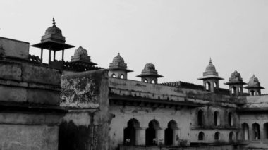 Orchha, Madhya Pradesh, Hindistan, Jahangir Mahal veya Orchha Sarayı Orchha 'da bulunan bir kale ve garnizondur. Madhya Pradesh. Hindistan, Hindistan Arkeolojik Alanı Siyah Beyaz
