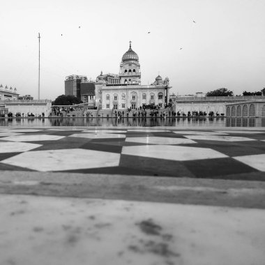 Gurdwara Bangla Sahib Sih Gurudwara, Bangla Sahib Gurudwara Yeni Delhi, Hindistan, Sih Cemaati gurudwara Bangla Sahib görünümlü Siyah ve Beyaz