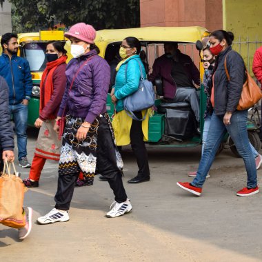 Yeni Delhi, Hindistan 25 Aralık 2021 - Delhi Sözleşmeli Konuk Öğretmenler Delhi AAP Hükümetini protesto eden posterler, bayraklar ve graffitilerle protesto ettiler