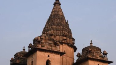 Orchha, Madhya Pradesh, Hindistan, Orchha kayıp şehir Hindistan, Hindistan arkeolojik siteleri Kraliyet Cenotapları (Chhatris) Sabah Görüşü