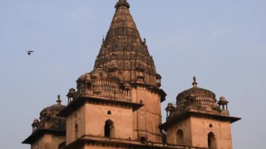 Orchha, Madhya Pradesh, Hindistan, Orchha kayıp şehir Hindistan, Hindistan arkeolojik siteleri Kraliyet Cenotapları (Chhatris) Sabah Görüşü