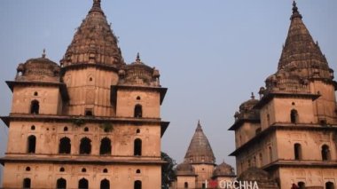 Orchha, Madhya Pradesh, Hindistan, Orchha kayıp şehir Hindistan, Hindistan arkeolojik siteleri Kraliyet Cenotapları (Chhatris) Sabah Görüşü