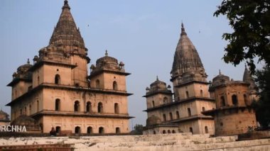 Orchha, Madhya Pradesh, Hindistan, Orchha kayıp şehir Hindistan, Hindistan arkeolojik siteleri Kraliyet Cenotapları (Chhatris) Sabah Görüşü