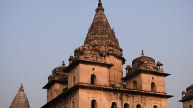 Orchha, Madhya Pradesh, Hindistan, Orchha kayıp şehir Hindistan, Hindistan arkeolojik siteleri Kraliyet Cenotapları (Chhatris) Sabah Görüşü