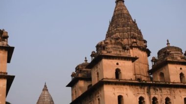 Orchha, Madhya Pradesh, Hindistan, Orchha kayıp şehir Hindistan, Hindistan arkeolojik siteleri Kraliyet Cenotapları (Chhatris) Sabah Görüşü