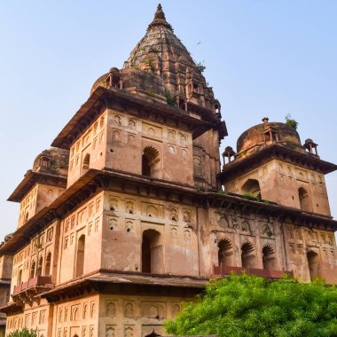 Orchha, Madhya Pradesh, Hindistan, Orchha kayıp şehir Hindistan, Hindistan arkeolojik siteleri Kraliyet Cenotapları (Chhatris) Sabah Görüşü