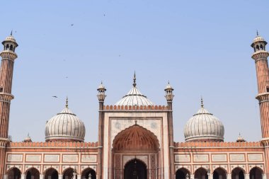 Delhi 'deki Büyük Cuma Camii' nin (Jama Mescid) muhteşem mimarisi Ramzan mevsiminde, Hindistan 'ın en önemli camii, Jama Mescidi Camii, Eski Delhi 6, Hindistan