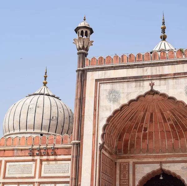 Delhi 'deki Büyük Cuma Camii' nin (Jama Mescid) muhteşem mimarisi Ramzan mevsiminde, Hindistan 'ın en önemli camii, Jama Mescidi Camii, Eski Delhi 6, Hindistan