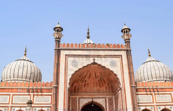 Delhi 'deki Büyük Cuma Camii' nin (Jama Mescid) muhteşem mimarisi Ramzan mevsiminde, Hindistan 'ın en önemli camii, Jama Mescidi Camii, Eski Delhi 6, Hindistan