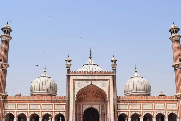 Delhi 'deki Büyük Cuma Camii' nin (Jama Mescid) muhteşem mimarisi Ramzan mevsiminde, Hindistan 'ın en önemli camii, Jama Mescidi Camii, Eski Delhi 6, Hindistan