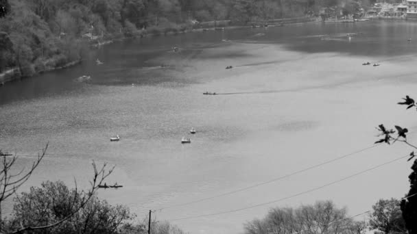 Πλήρης Θέα Της Λίμνης Naini Κατά Διάρκεια Του Βραδινού Χρόνου — Αρχείο Βίντεο