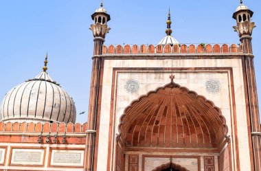 Delhi 'deki Büyük Cuma Camii' nin (Jama Mescid) muhteşem mimarisi Ramzan mevsiminde, Hindistan 'ın en önemli camii, Jama Mescidi Camii, Eski Delhi 6, Hindistan
