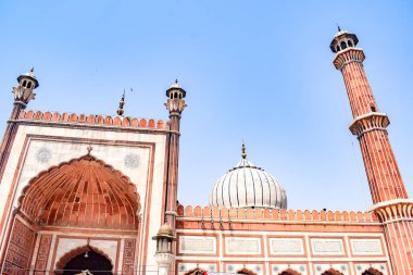 Delhi 'deki Büyük Cuma Camii' nin (Jama Mescid) muhteşem mimarisi Ramzan mevsiminde, Hindistan 'ın en önemli camii, Jama Mescidi Camii, Eski Delhi 6, Hindistan