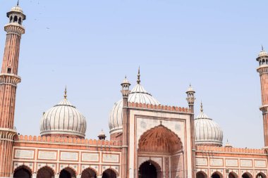 Delhi 'deki Büyük Cuma Camii' nin (Jama Mescid) muhteşem mimarisi Ramzan mevsiminde, Hindistan 'ın en önemli camii, Jama Mescidi Camii, Eski Delhi 6, Hindistan