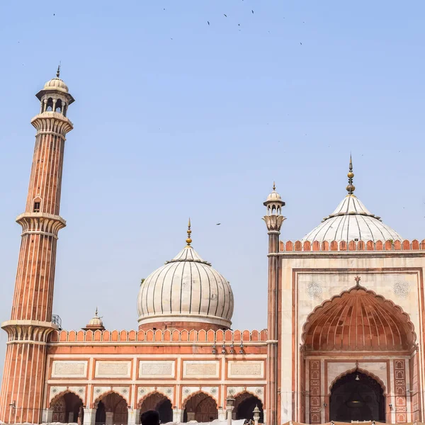 Delhi 'deki Büyük Cuma Camii' nin (Jama Mescid) muhteşem mimarisi Ramzan mevsiminde, Hindistan 'ın en önemli camii, Jama Mescidi Camii, Eski Delhi 6, Hindistan