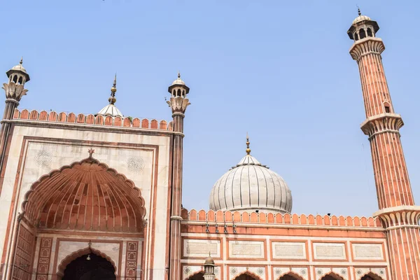 Delhi 'deki Büyük Cuma Camii' nin (Jama Mescid) muhteşem mimarisi Ramzan mevsiminde, Hindistan 'ın en önemli camii, Jama Mescidi Camii, Eski Delhi 6, Hindistan