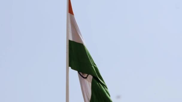 Bandera India Ondeando Alto Connaught Place Con Orgullo Cielo Azul — Vídeo de stock