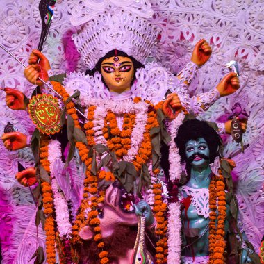 Tanrıça Durga, Hindistan 'ın en büyük Hindu Navratri festivali olan Güney Kolkata Durga Puja, Durga Puja Idol' a yakından bakıyor.