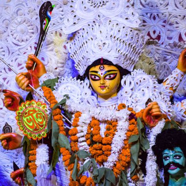 Tanrıça Durga, Hindistan 'ın en büyük Hindu Navratri festivali olan Güney Kolkata Durga Puja, Durga Puja Idol' a yakından bakıyor.