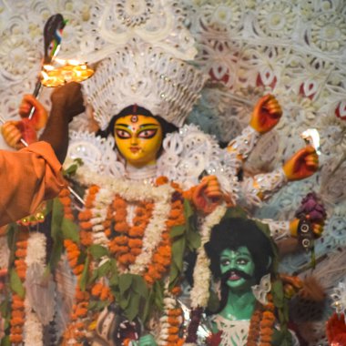 Tanrıça Durga, Hindistan 'ın en büyük Hindu Navratri festivali olan Güney Kolkata Durga Puja, Durga Puja Idol' a yakından bakıyor.