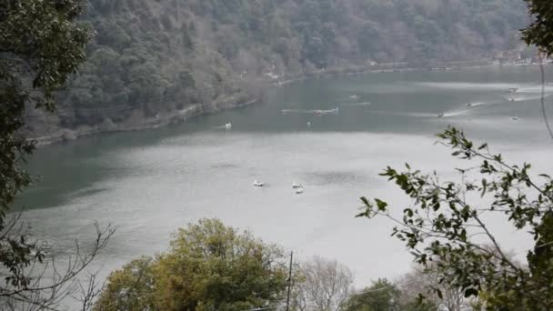 Pełny Widok Jezioro Naini Godzinach Wieczornych Pobliżu Mall Road Nainital — Wideo stockowe
