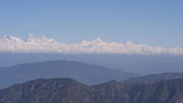 Hindistan Nainital Şehrinin Yüksek Tepesinde Resimde Görülen Sıradağ Himalaya Dağları — Stok video