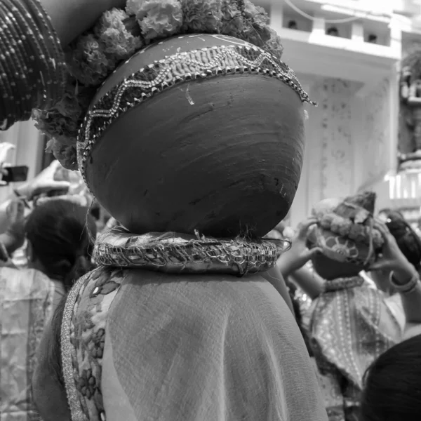 Women Kalash Head Jagannath Temple Mangal Kalash Yatra Indian Hindu —  Fotos de Stock