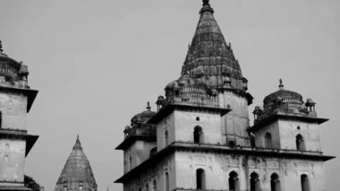 Orchha, Madhya Pradesh, Hindistan, Orchha kayıp şehir Hindistan, Hindistan arkeolojik siteleri Kraliyet Cenotapları 'nın Sabah Görüşü