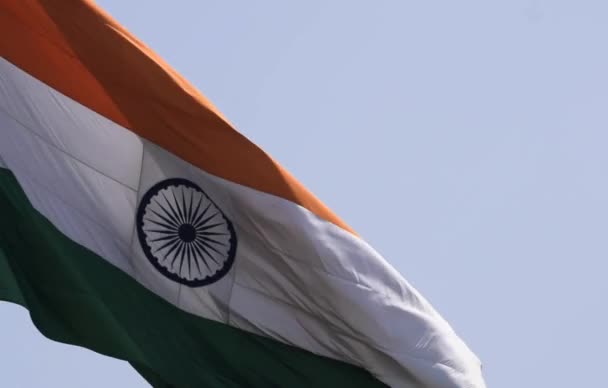 Bandera India Ondeando Alto Connaught Place Con Orgullo Cielo Azul — Vídeo de stock