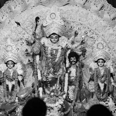 Tanrıça Durga, Hindistan 'ın en büyük Hindu Navratri festivali olan Güney Kolkata Durga Puja, Durga Puja Idol' a yakından bakıyor.