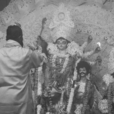 Tanrıça Durga, Hindistan 'ın en büyük Hindu Navratri festivali olan Güney Kolkata Durga Puja, Durga Puja Idol' a yakından bakıyor.