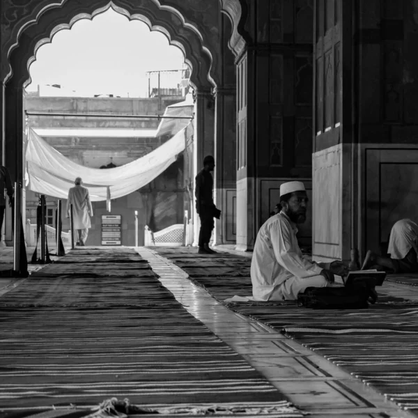 Delhi Indie Kwietnia 2022 Niezidentyfikowany Indyjski Turysta Odwiedzający Jama Masjid — Zdjęcie stockowe
