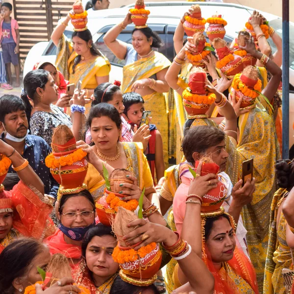 New Delhi Indien April 2022 Kvinnor Med Kalash Huvudet Jagannath — Stockfoto