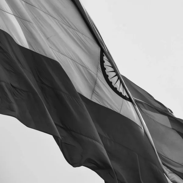 Hindistan Bayrağı Mavi Gökyüzünde Dalgalanıyor Hindistan Bayrağı Dalgalanıyor Bağımsızlık Günü — Stok fotoğraf