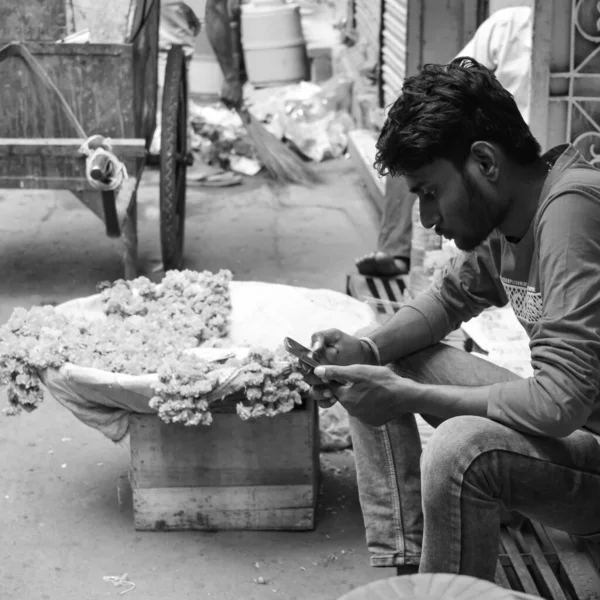 旧デリー インド2022年4月15日 デリーのチャンドニ チョーク市場における店主や露店の肖像写真 旧デリー ストリート写真黒と白 — ストック写真